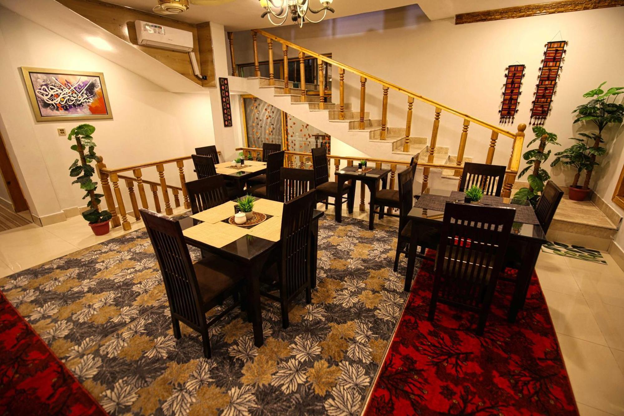 Hotel Oak Residency Gilgit Zewnętrze zdjęcie