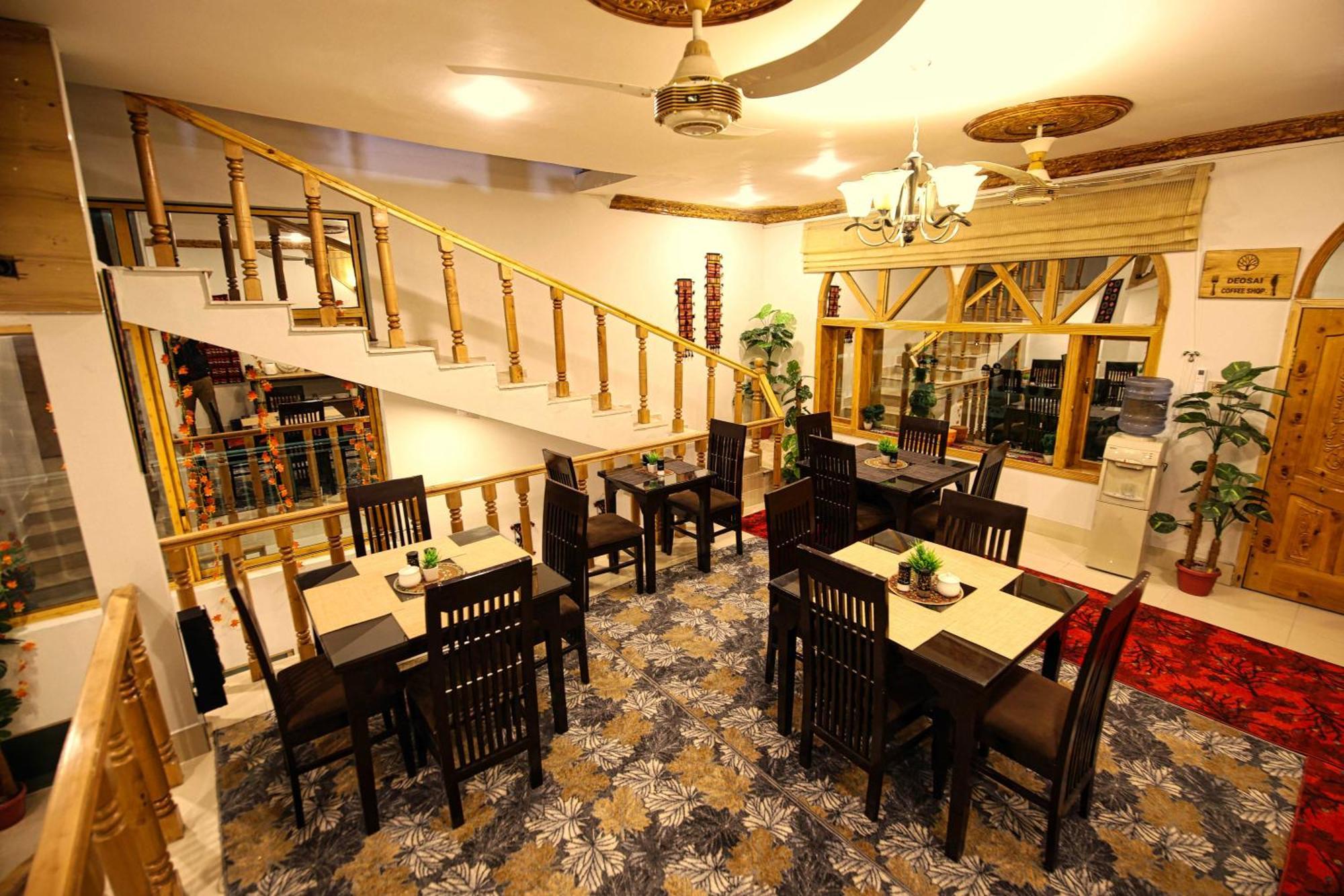 Hotel Oak Residency Gilgit Zewnętrze zdjęcie